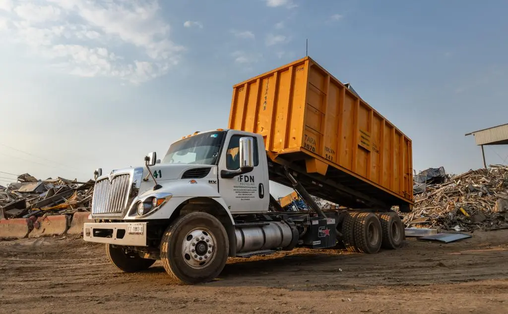 FDN truck with hopper